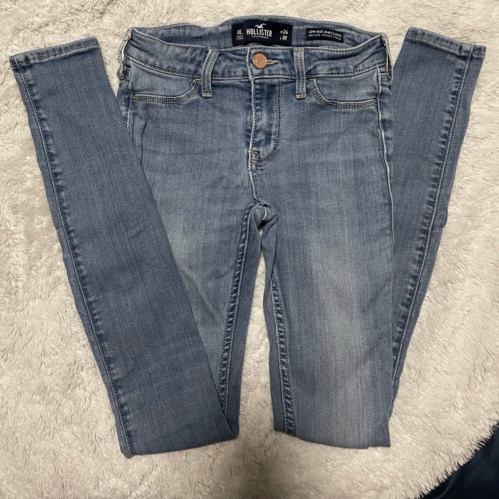 Hollister 2 Pocket Advanced Stretch Low Rise Medium Wash Jean Legging